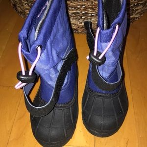 Columbia Snow Boot ( worn no more then 3 times)
